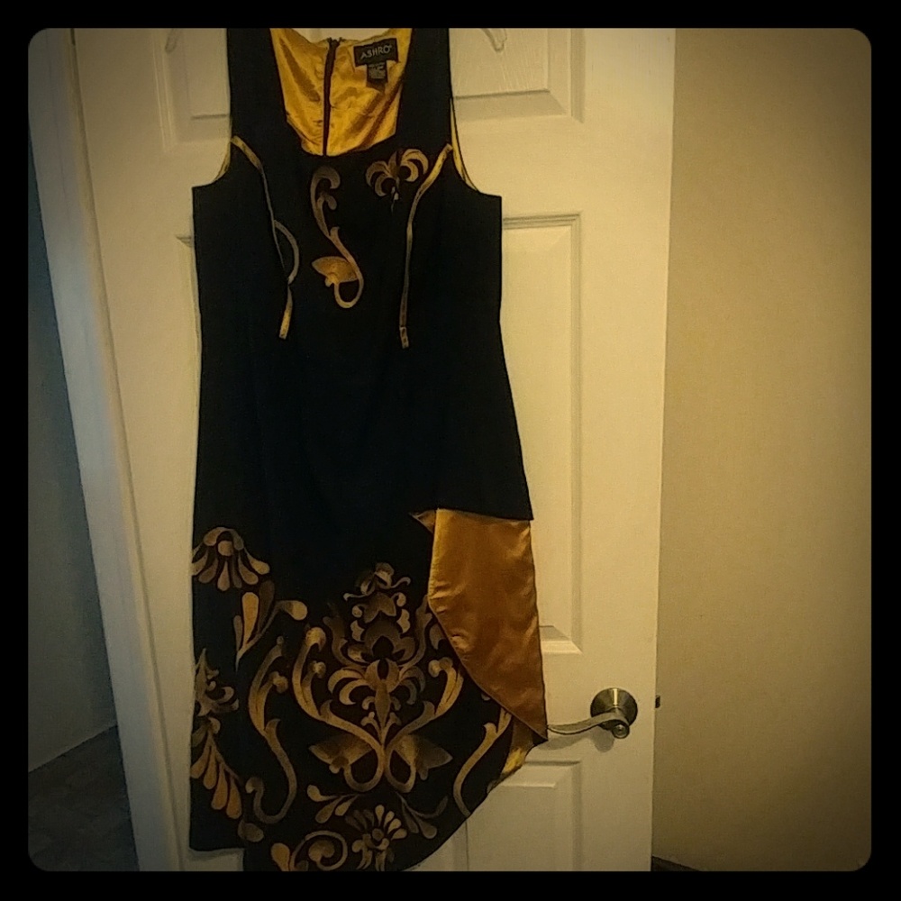Royal crest ,side split,never worn